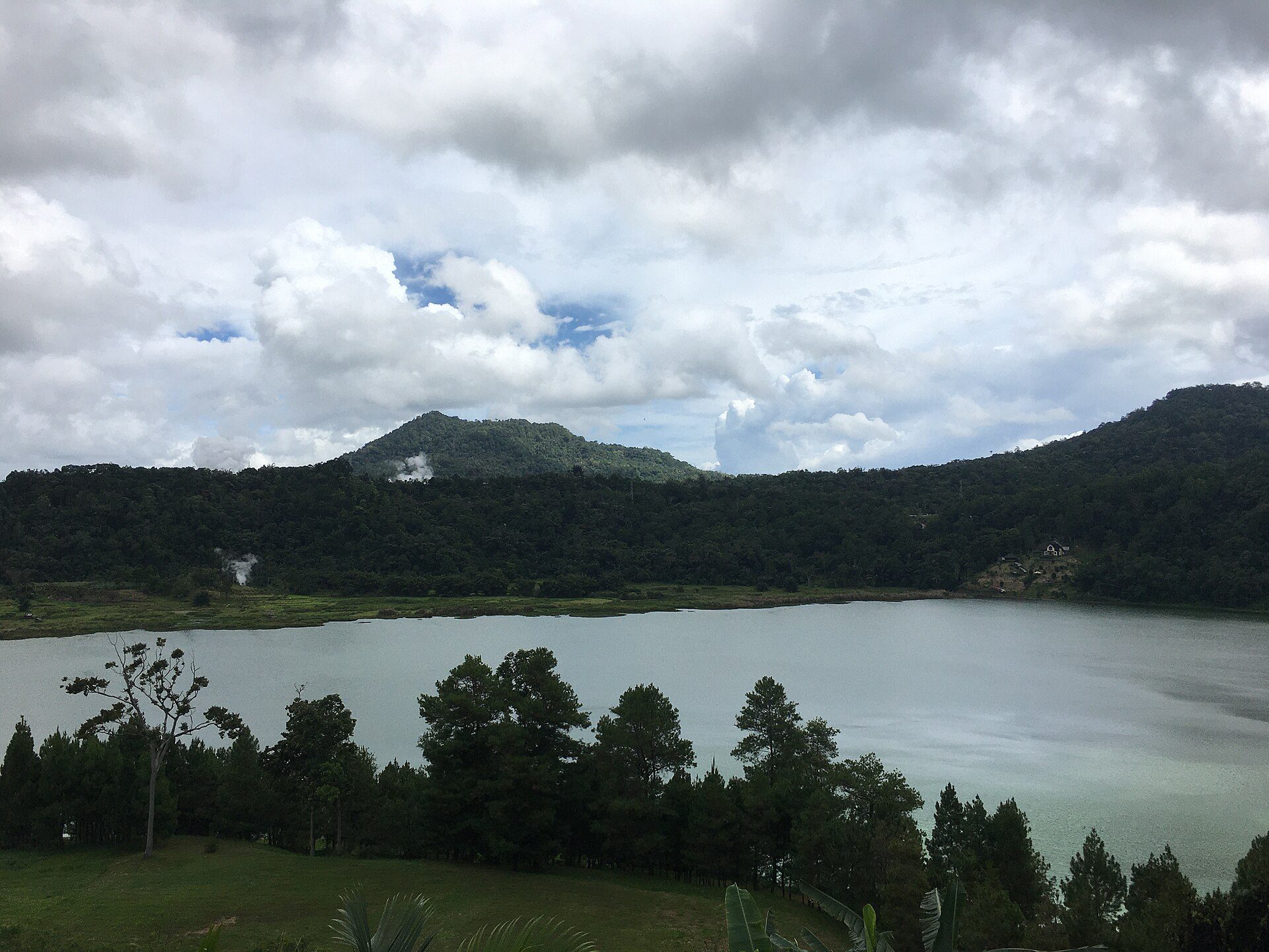 Danau Linow